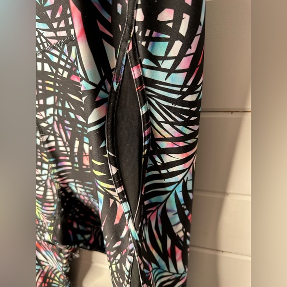 NOLA 3/4 Length Athletic Leggings - Picture 8 of 11